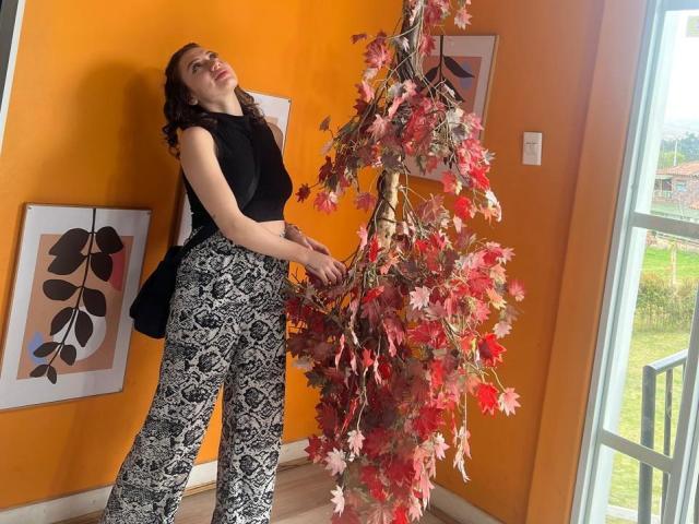 ElizaCanterville - Live Sex Cam - 25384325