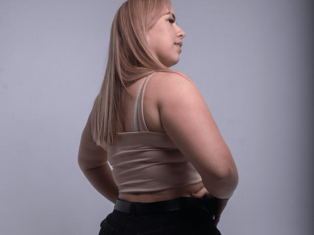 ZaharaBennet - Live porn &amp; sex cam - 25397225