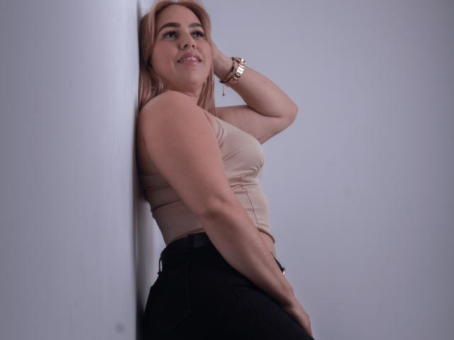 ZaharaBennet - Live sex cam - 25397253