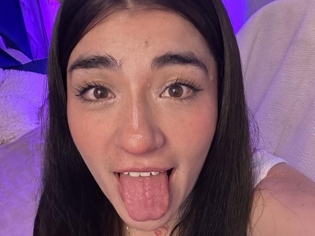 EmilyTon - Live sex cam - 25402541