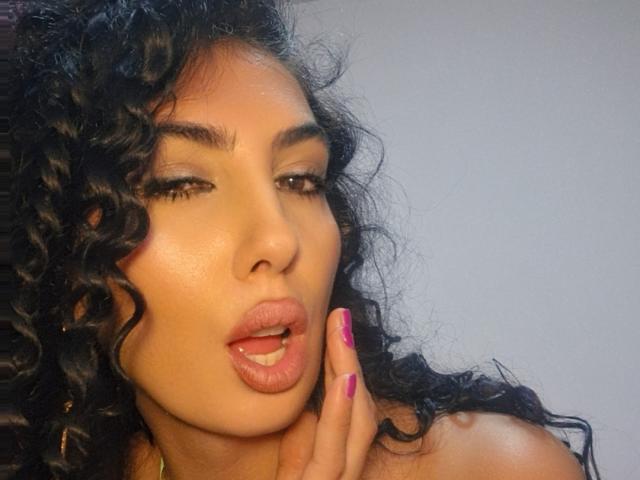 BrunetteBabe69 - Live sex cam - 25407633