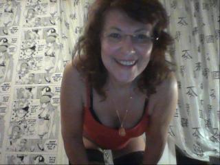 Ceryane - Webcam live porno avec une Femme mature aux cheveux bruns sur le site Boobs-Cam 
