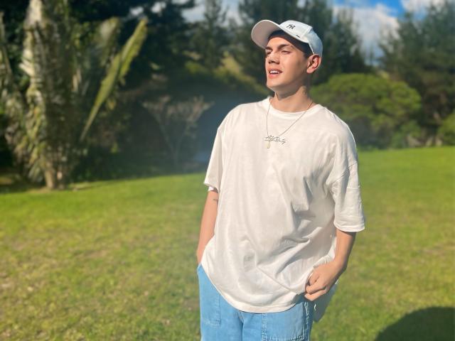 AndresHotGuy - Live Sex Cam - 25427737