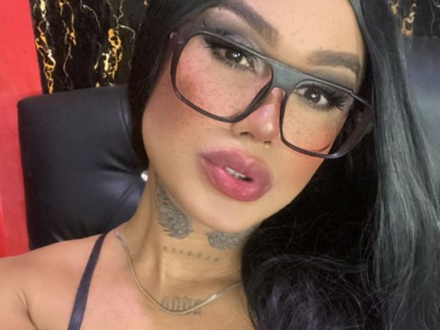 DannikaSaenz - Live sex cam - 25444037