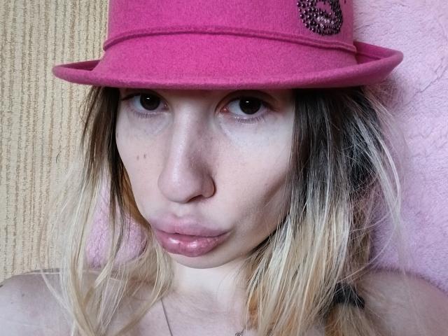 ElzaKomx - Live porn &amp; sex cam - 25458701