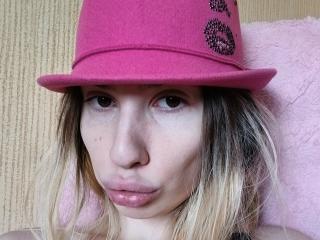 ElzaKomx - Live porn &amp; sex cam - 25458705