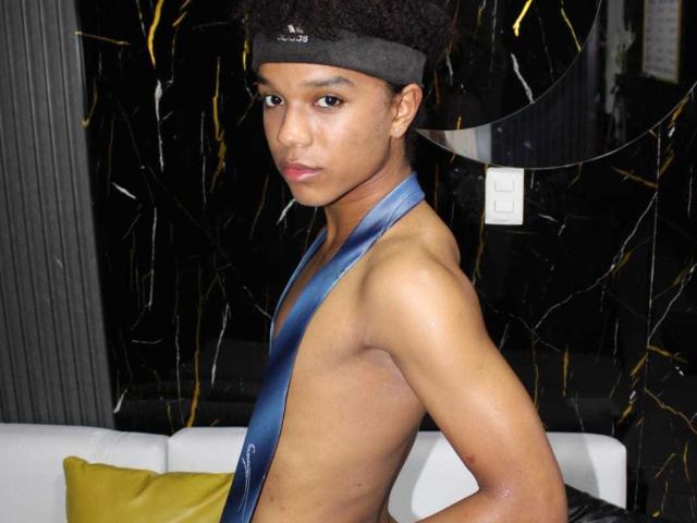 LiamMiranda - Sexe cam en vivo - 25459497