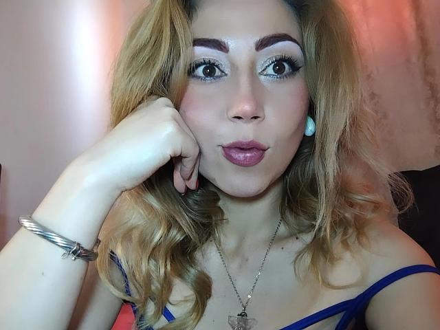 DouceKhrystine - Élő pornó és szexkamera - 25463389