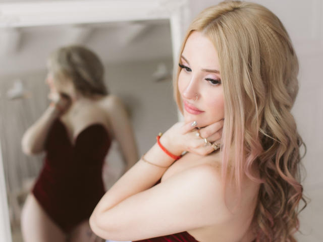 AlienNina - Live Sex Cam - 25466825