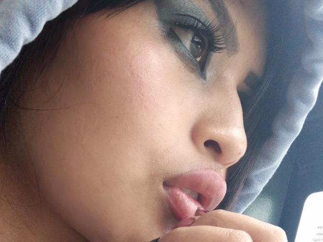 EmmaaRodriguez - Live sex cam - 25467593