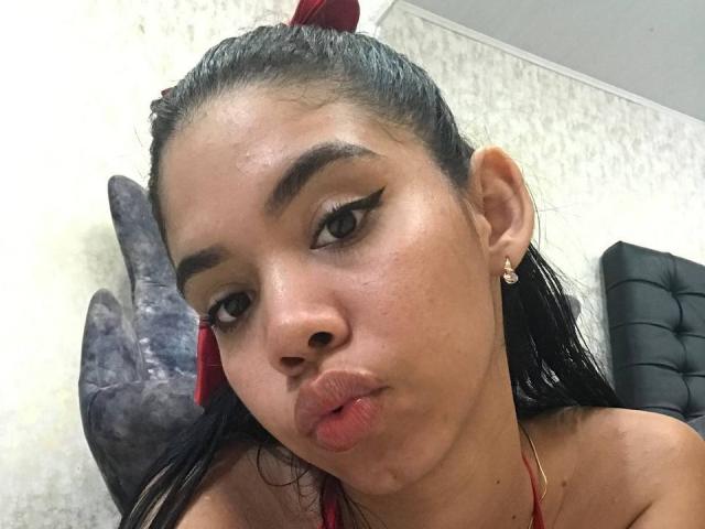 EmaGarces - Live Sex Cam - 25471777