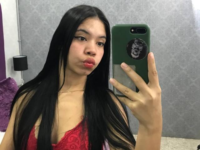 EmaGarces - Live Sex Cam - 25471793