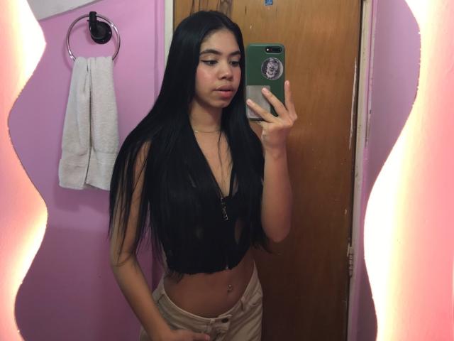 EmaGarces - Live Sex Cam - 25472277