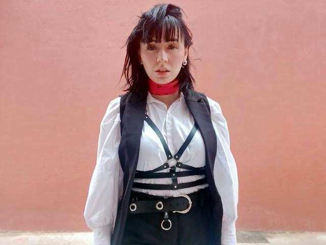 SaraleePoison - Live Sex Cam - 25477453
