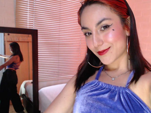 AmyStreetwise69 - Live Sex Cam - 25478109