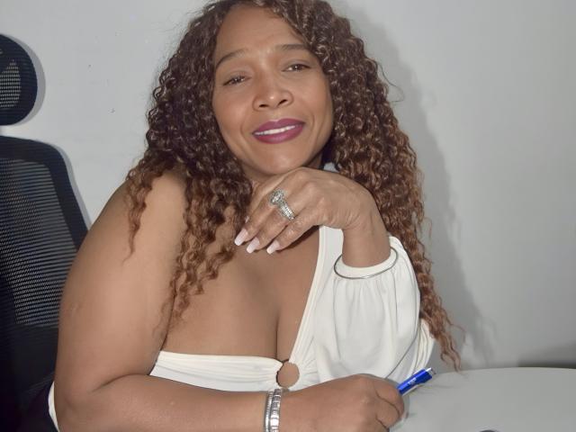 AinaEbonyQueen - Live sex cam - 25486393