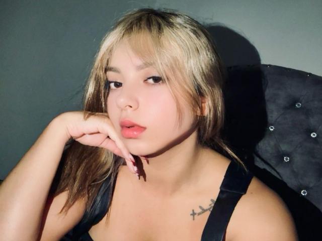 SofiaFoxx - Live sex cam - 25488221