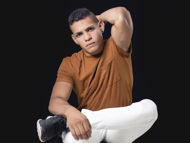 LoganVelasco - Live porn &amp; sex cam - 25495513