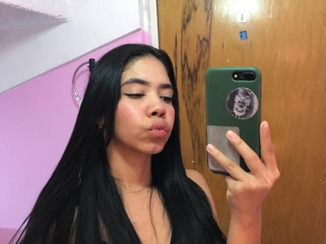 EmaGarces - Live Sex Cam - 25513421