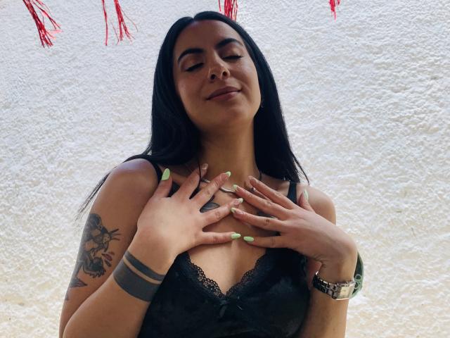 SarahLuna - Live Sex Cam - 25517585