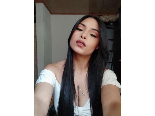EmilyValeria - Live Sex Cam - 25526901