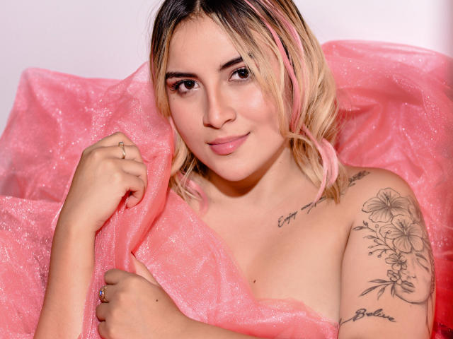 EmilyBrrown - Live sex cam - 25538329