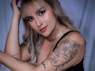 EmilyBrrown - Live sex cam - 25538477