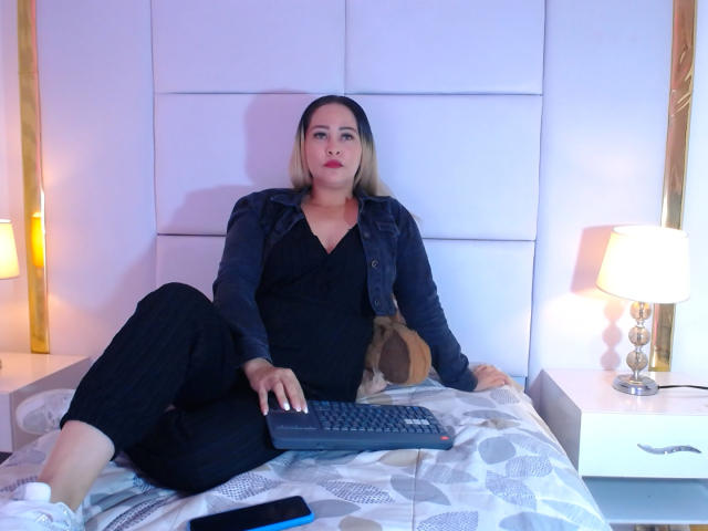 WandaaFox - Live Sex Cam - 25539513
