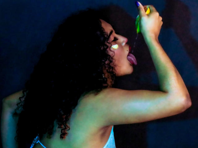 SophieSonyas - Sexe cam en vivo - 25543777