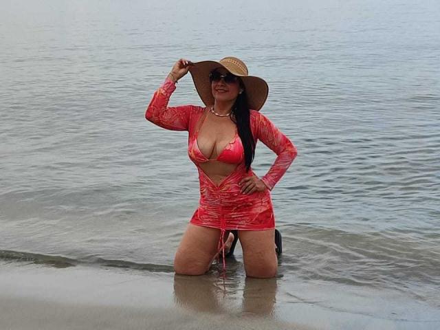 TamaraFoxy - Élő pornó és szexkamera - 25543941