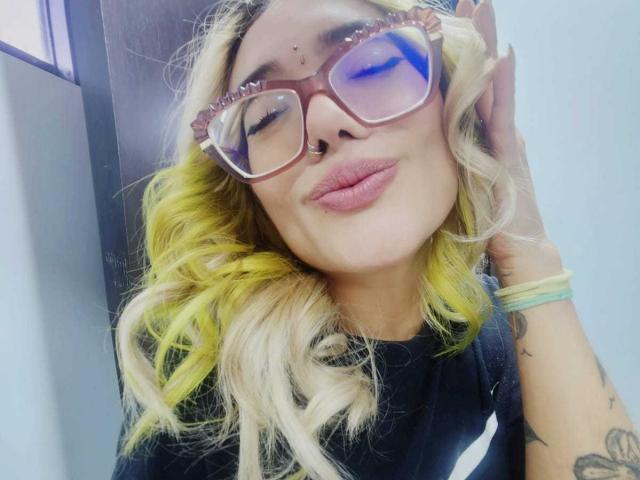 FreankyQueen - Live Sex Cam - 25549333