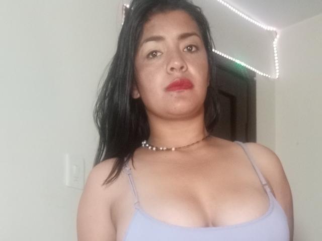 ArianithaXox - Live Sex Cam - 25552637