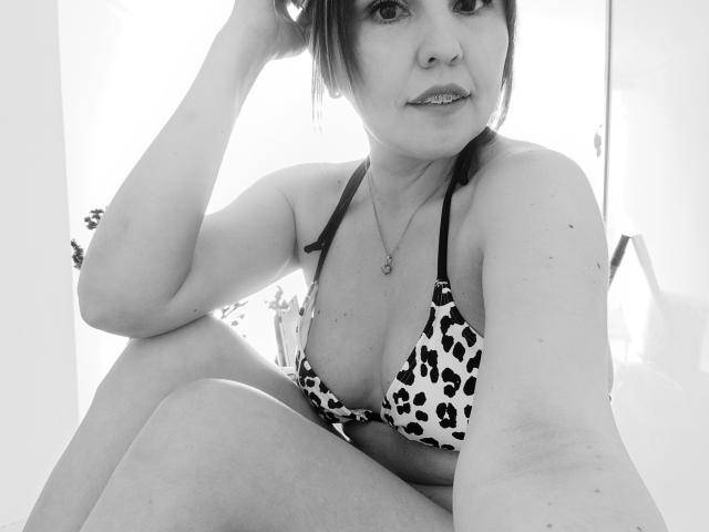 AdelaShery - Camera khiêu dâm &amp; quyến rũ trực tiếp - 25560457