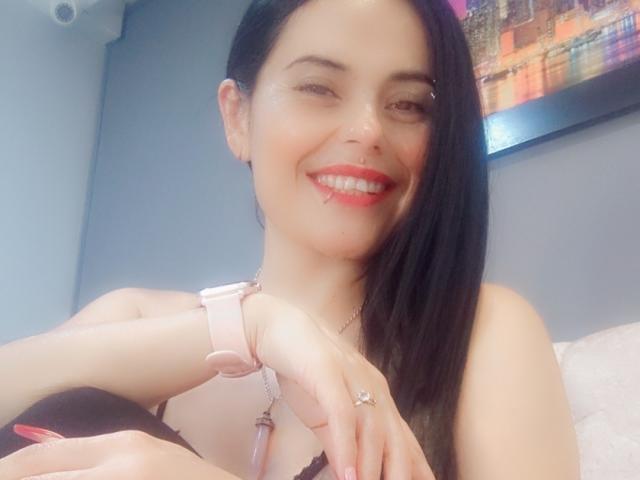 CharlotteCrofort - Live Sex Cam - 25561585