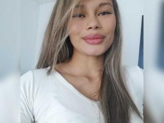 SophiaFoxxy - Live porn & sex cam - 25585625