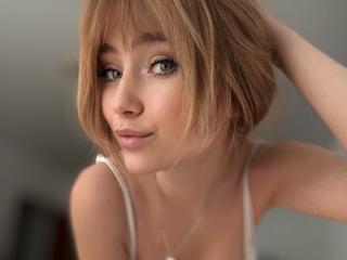 LuciaWild - Live sex cam - 25586845