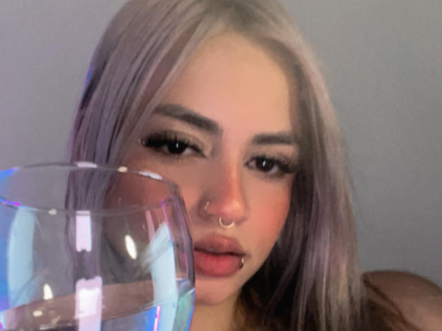 AlexaThoms - Live Sex Cam - 25591573