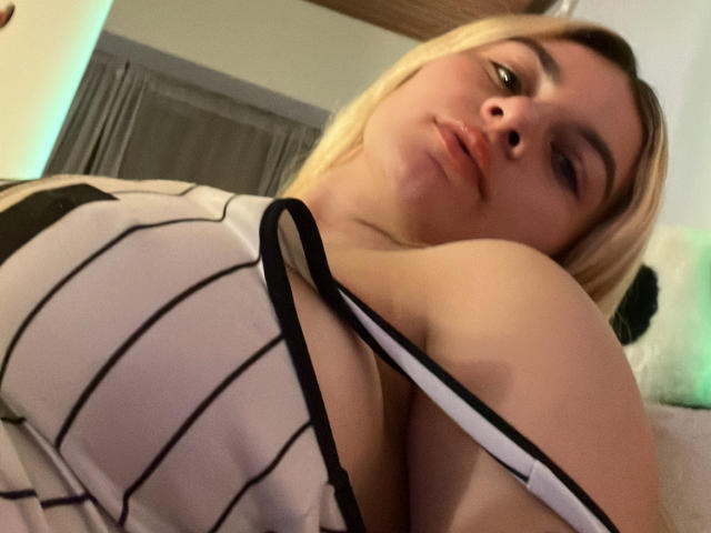 AtheneaRossi - Live sexe cam - 25593297