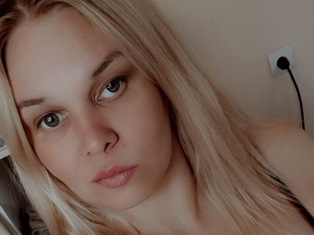 LeilaBlossom - Live sex cam - 25595157
