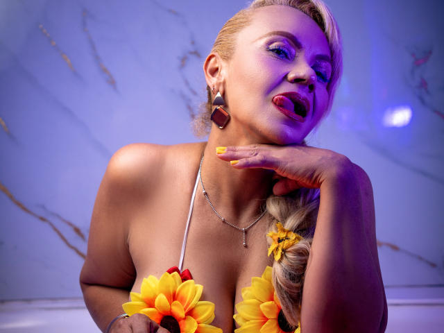 AnastasiaTaylor - Live porn &amp; sex cam - 25603969