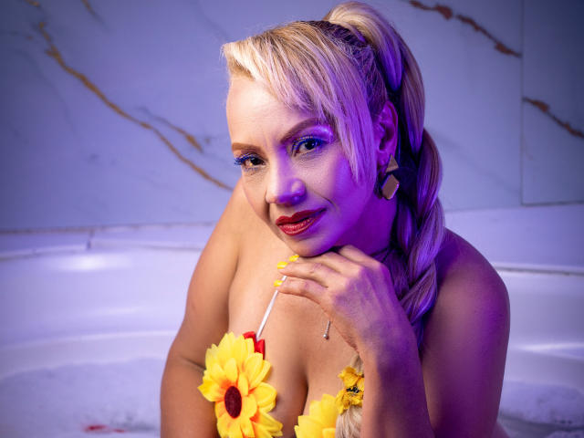 AnastasiaTaylor - Live porn &amp; sex cam - 25603985