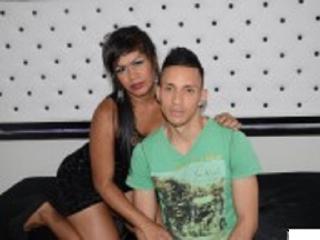 DouHardSexForU - Cam hard avec ce Couple transsexuel ayant le sexe entièrement épilé sur le service Boobs cam 