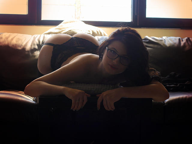 AmyPure - Chat live sex with a shaved vagina Hot young and sexy lady 