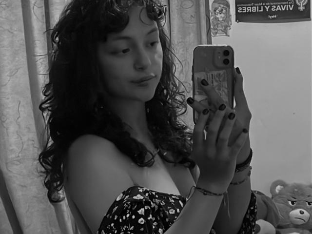 AlmaPonce - Live Sex Cam - 25614201