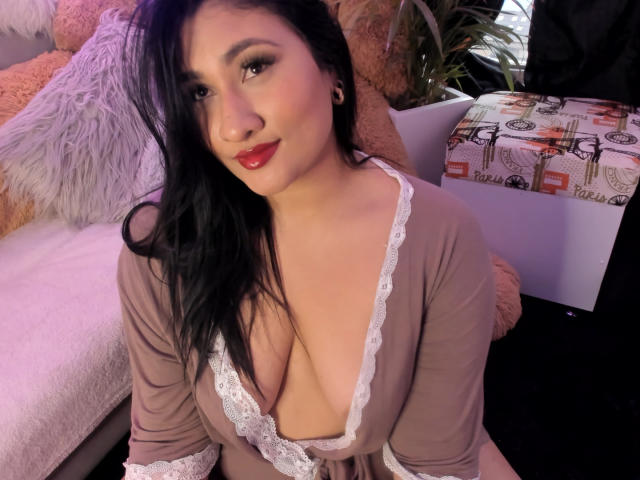 ShiaraRussi - Live Sex Cam - 25619281