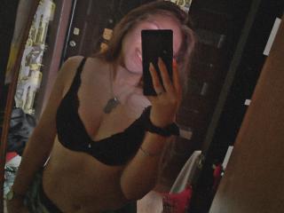 HottieFoxLalelow - Live sex cam - 25624937