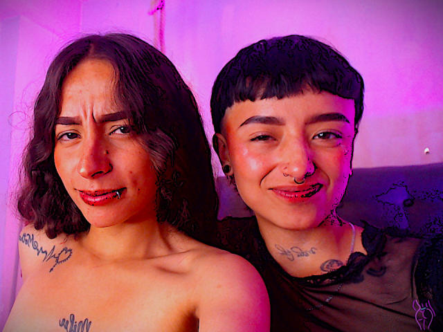 RileyAndAlexa - Live sex cam - 25629901