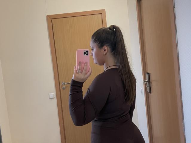 Madrinia - Live Sex Cam - 25640349