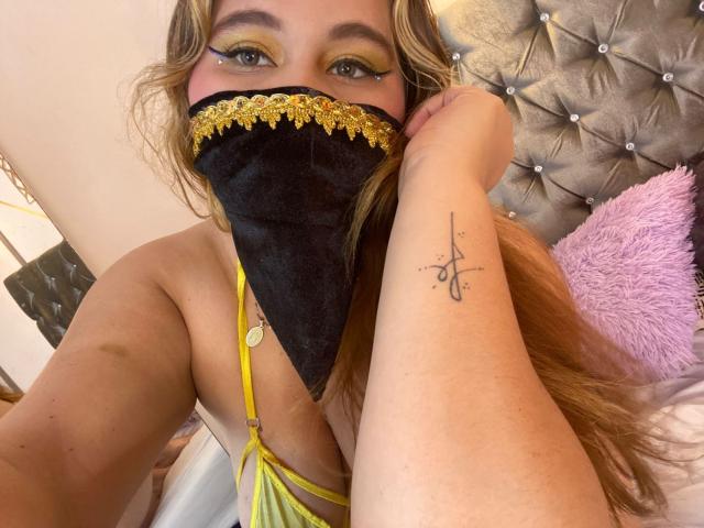 SalmaAzaman - Live sex cam - 25643133