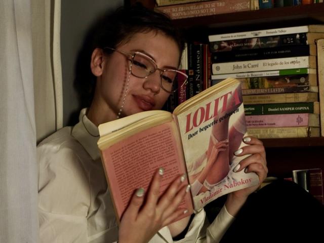 ElizaCanterville - Live Sex Cam - 25645105